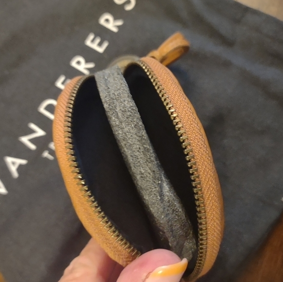 NWT Wanderers Travel Co. Soft Brown Leather Change Wallet - Picture 3 of 3